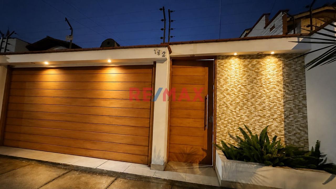 Vendo Casa 2 Pisos Y Terraza Con Doble Cochera