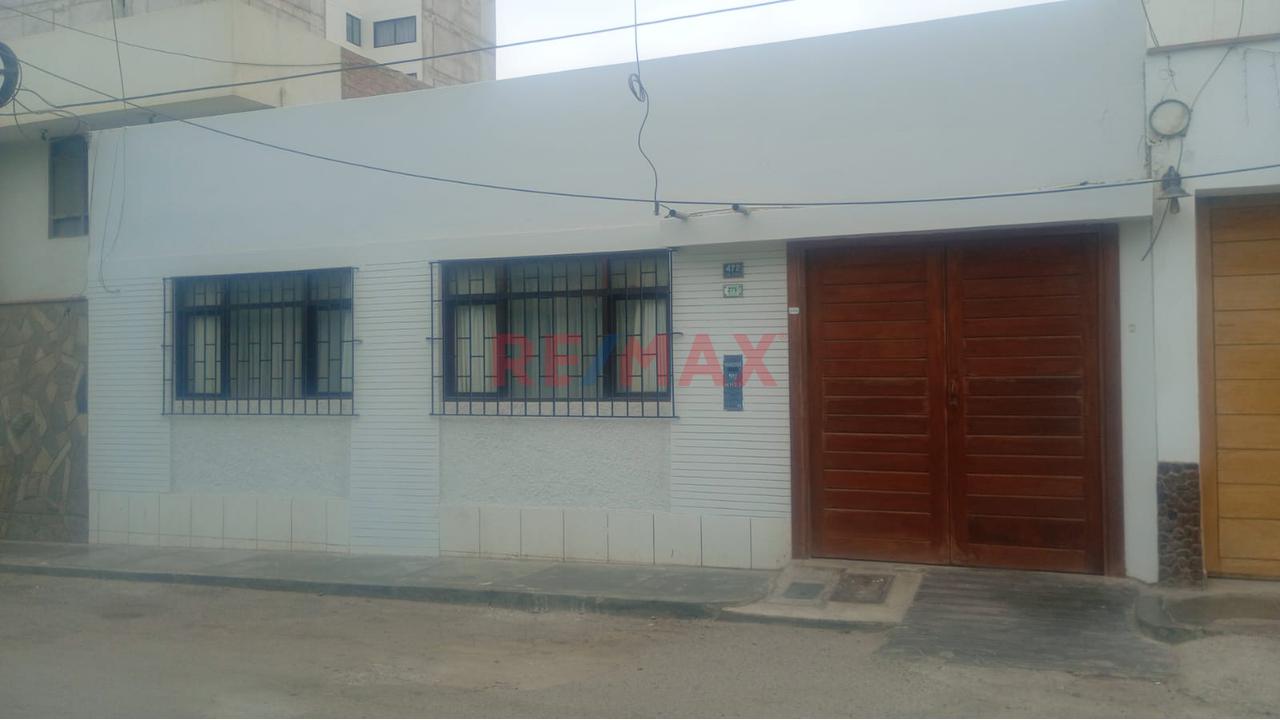 Se Alquila Bonita Casa O Local Comercial-Calle Los Ficus Muy Cerca A La Playa  (Huanchaco) - 222M2-S/. 3800
