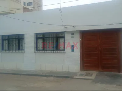 Se Alquila Bonita Casa O Local Comercial-Calle Los Ficus Muy Cerca A La Playa  (Huanchaco) - 222M2-S/. 3800