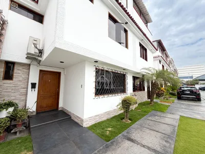 Venta de Casa en Santiago de Surco - Lima 5 Dormitorios