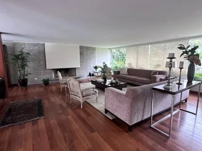 Venta de Casa en Santiago de Surco - Lima 5 Dormitorios