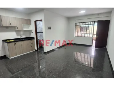Vendo Oficina En Avenida Nicolas Arriola, A Media Cuadra De Javier Prado, A Un Paso De Cruz Del Sur. Situada A La Espalda Del.Óvalo Quiñones, Límite Con San Isidro, Corpac.