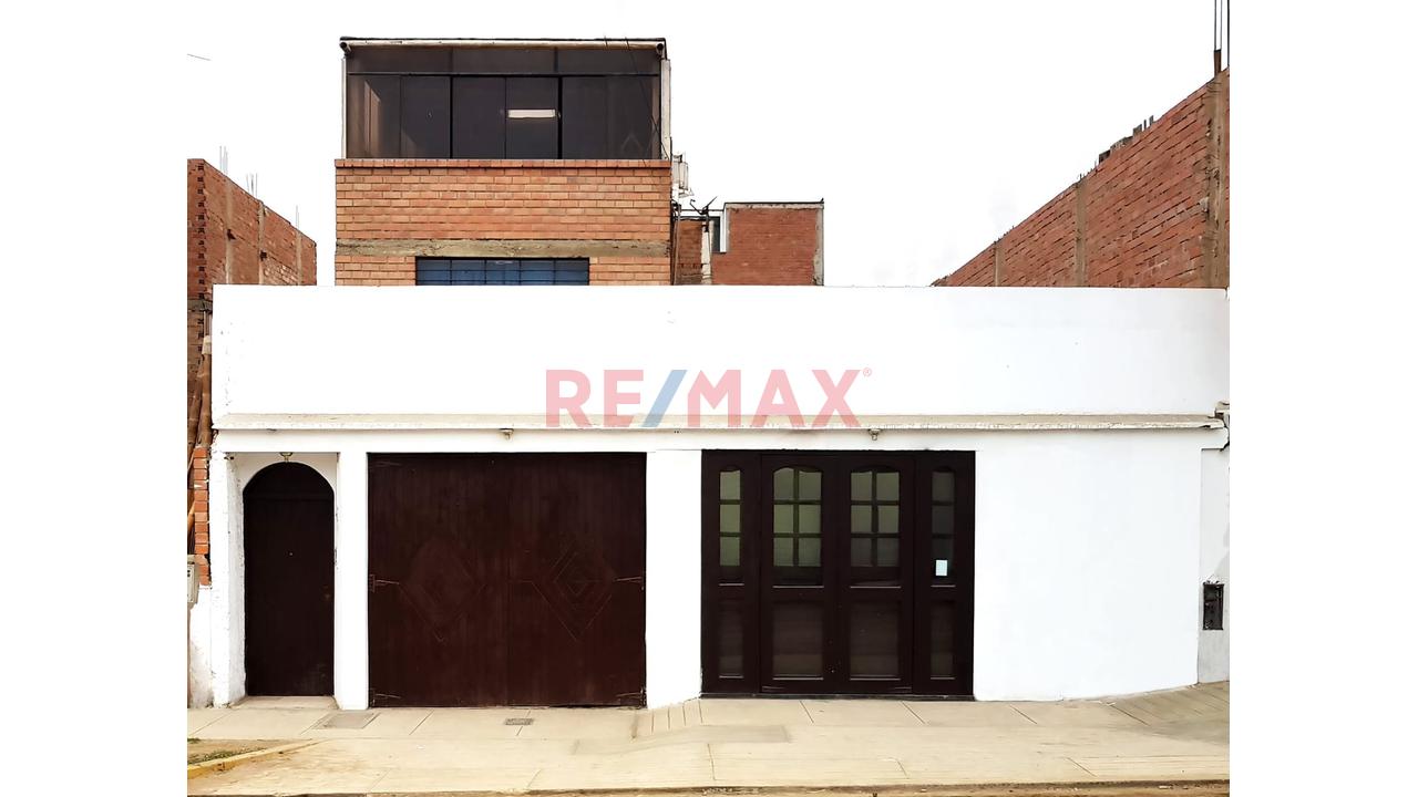 Vendo Amplia Casa En Lurin, Altura Del Km 40 🏡✨