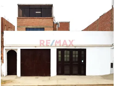Vendo Amplia Casa En Lurin, Altura Del Km 40 🏡✨