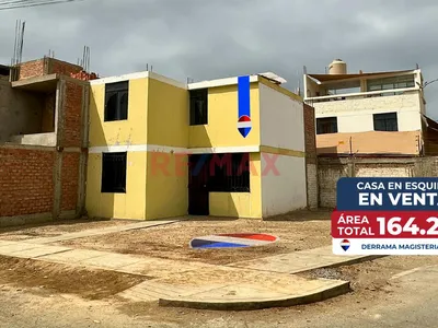 Casa En Esquina | Frente A Parque | En Venta | Derrama Magisterial (Ica)