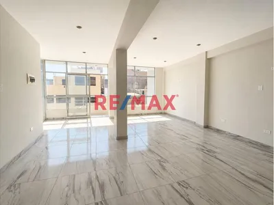Se Vende Amplio Departamento De Estreno En El 3Piso- Urb. San Vicente