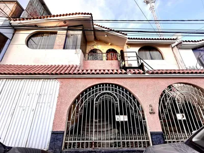 Venta de Casa en - Arequipa 5 Dormitorios 