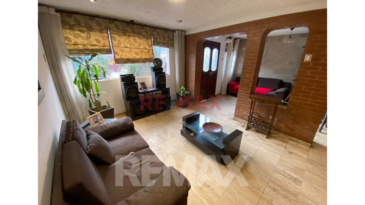 Venta De Hermosa Casa De 3 Pisos + Azotea En Santiago De Surco