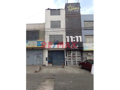 Se Vende Local Comercial De 4 Pisos En Avenida En El Distrito De Independencia.