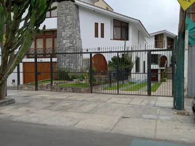 Venta de Casa en San Isidro - Lima 8 Dormitorios