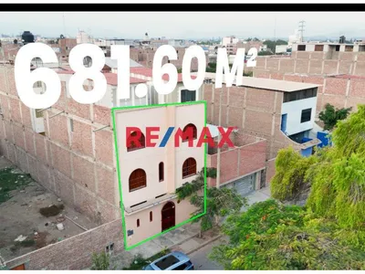 Se Vende Local Comercial De 3 Pisos De 226.51 Mt2 En Villa De Contadores En Toda Avenida Eguren  Ideal Para Hotel O Empresas Administrativa A 444,000 Dólares