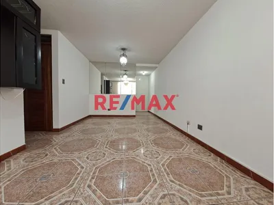 Se Alquila Departamento En Primer Piso Y Cochera, Surco