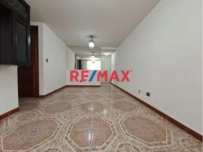 Se Alquila Departamento En Primer Piso Y Cochera, Surco