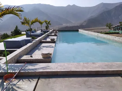 Lote 432 m² en La Masia Villas – Esquinero, 3 fachadas y vistas a montañas
