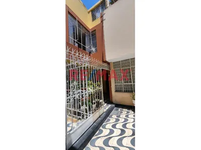 ❝Vendo Céntrica Y Linda Casa En Jesús María❞ ¡Ocasión！