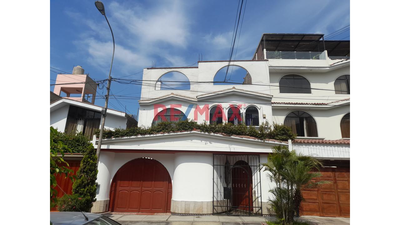 Venta / Alquiler De Casa En La Molina