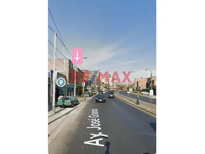 Casa Comercial Y Para Oficinas Sobre Av José Granda En Smp . Tienes Dos Ingresos Independientes Para Primer Y Siguientes Dos Pisos. Tiene Salida A Una Plataforma Al Cerro Que Puedes Aprovechar Para Pa