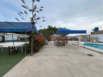 Alquiler De Local Comercial Con Piscina  La Esperanza