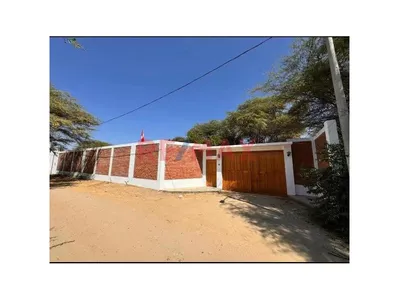 Linda Y Amplia Casa De 1,483 M2 En Venta En La Mariposa En Piura