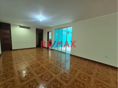 ¡Amplio Departamento En 1Er Piso Con Cochera! A Pasos Del Parque Loma Amarilla – Surco