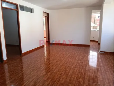 ¡Alquilo Oficina De 90M² A Puerta Cerrada En Los Olivos!