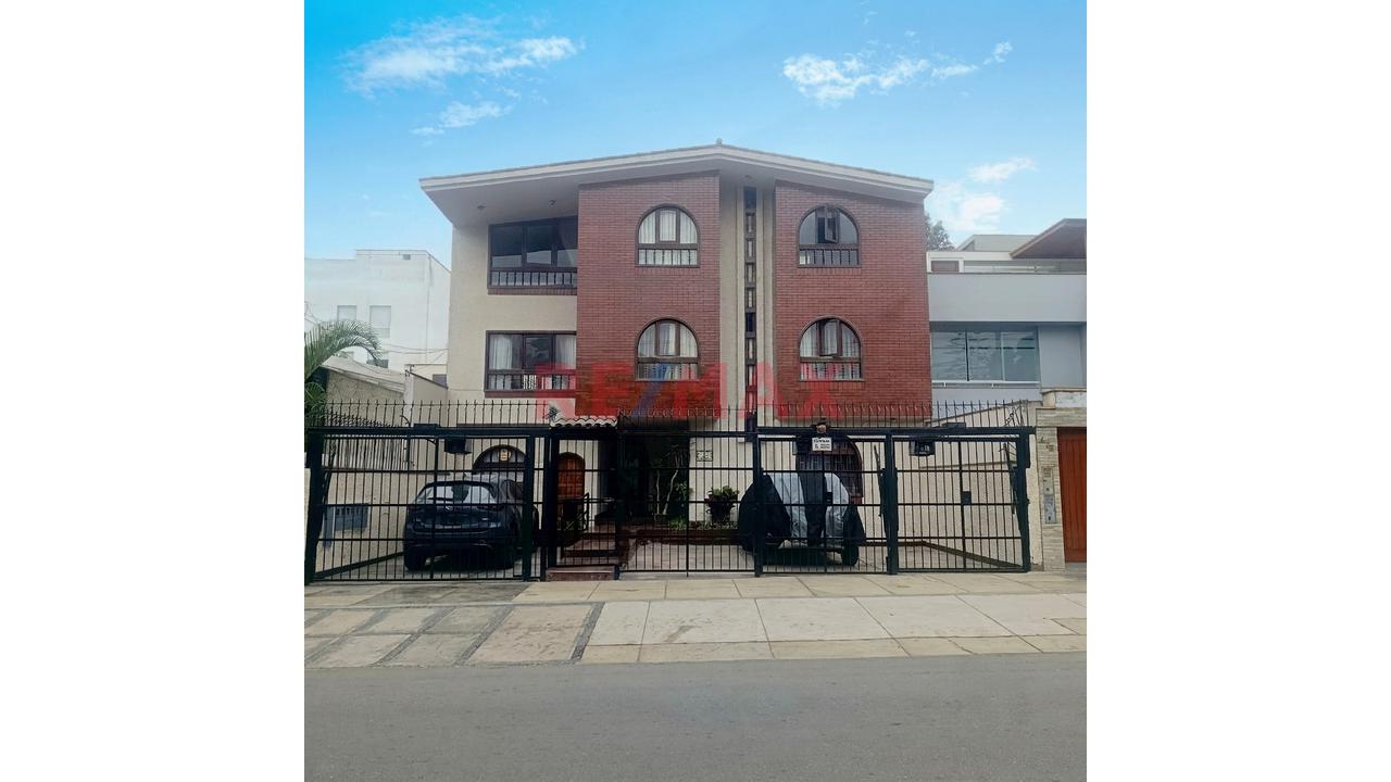 ¡Vive En La Mejor Zona De La Aurora, Miraflores! Departamento De Ocasión En 1Er Piso Con Amplia Terraza Privada