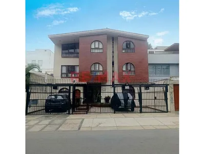 ¡Vive En La Mejor Zona De La Aurora, Miraflores! Departamento De Ocasión En 1Er Piso Con Amplia Terraza Privada