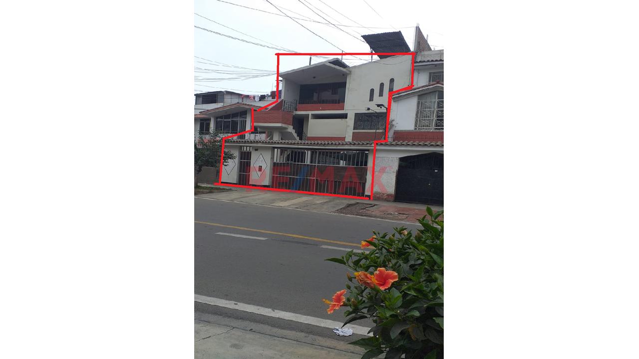 🔑 ¡Ocasión Única! Se Vende Departamento Duplex En Zona Exclusiva – Urb. Las Flores, S.J.L.