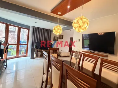 Villa María Del Triunfo**  – Casa + Vivienda + Taller + Negocio Todo En Uno Cerca Ala Municipalidad