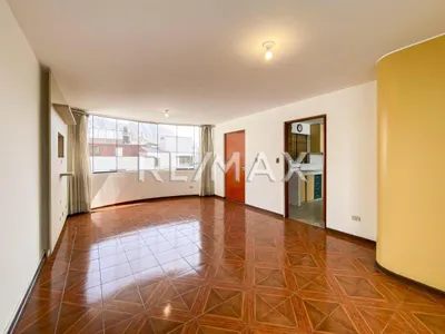 Departamento en venta · C. Oviedo Cdra. 1, La Molina · 155 m², 5 dorm.