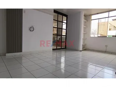 Venta de Departamento en Los Olivos - Lima 2 Dormitorios 