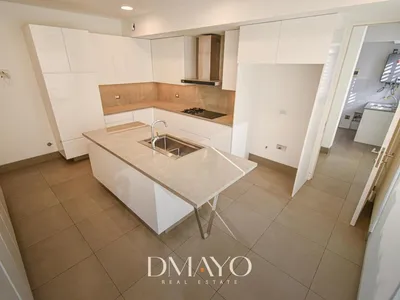 Departamento en venta · Valle Hermoso de Monterrico Zona Oeste, Santiago de Surco · 120 m², 3 dorm.