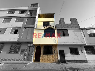 Venta Casa De 3 Pisos  – Urb. Alto Mochica