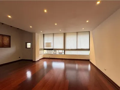Venta de Departamento en Santiago de Surco - Lima 4 Dormitorios