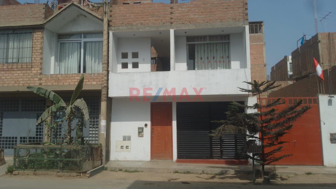 Se Vende Casa De  3 Pisos En San Antonio De Carabayllo