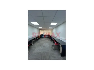 Alquiler De Oficina En El Centro Financiero En  San Isidro.