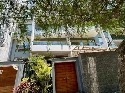 Venta de Departamento en Santiago de Surco - Lima 4 Dormitorios