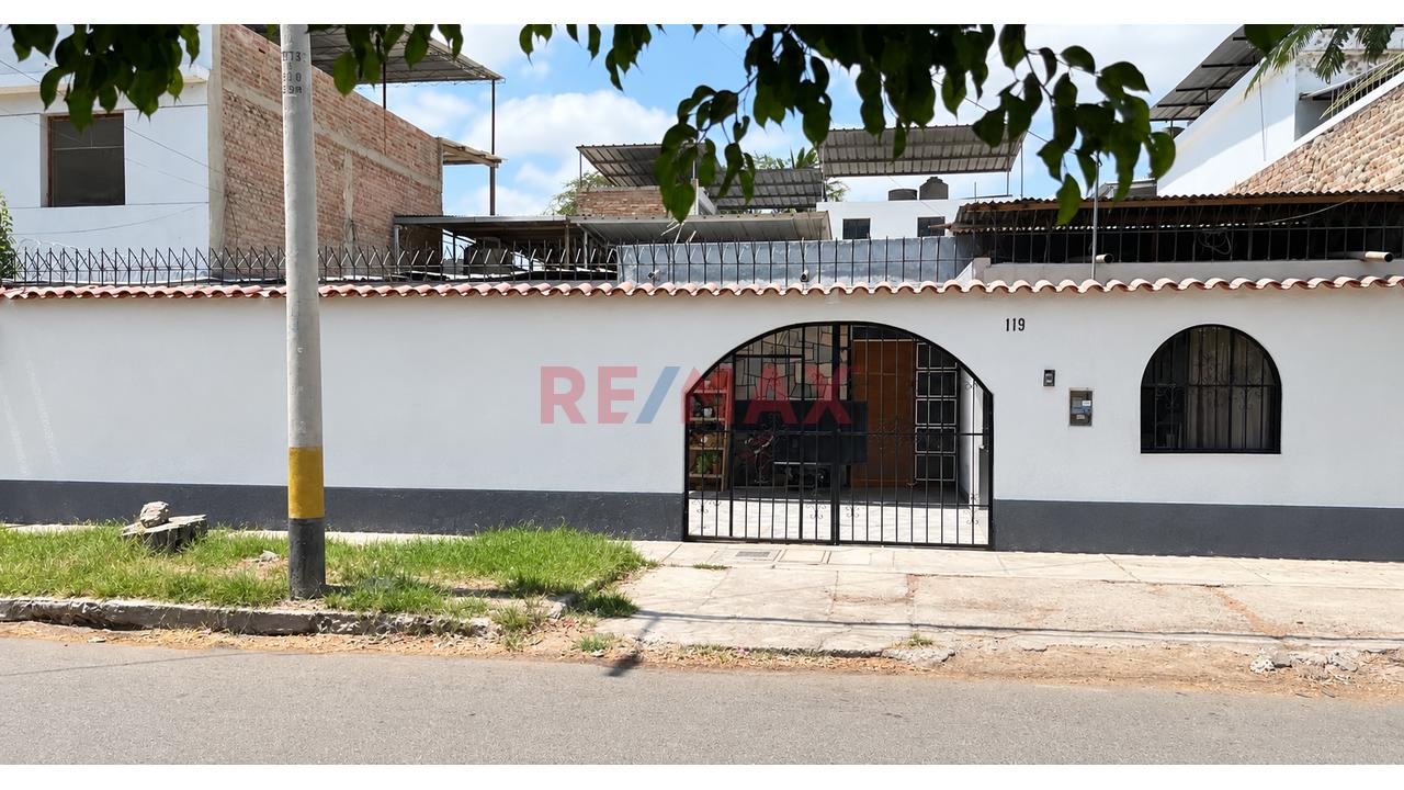 Casa En Venta A Precio De Terreno En Urb. 4 De Enero