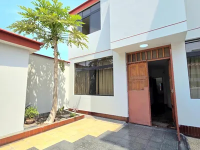 Venta de Casa en Santiago de Surco - Lima 7 Dormitorios