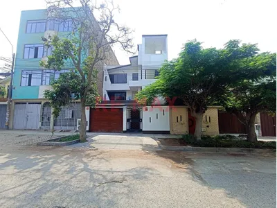 Venta Casa En Urb. El Pinar Comas / 3 Pisos