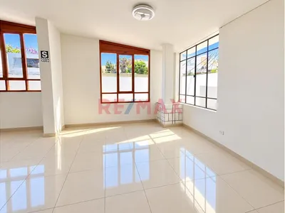 Alquiler De Local Comercial U Oficina 150 M² En Esquina A Una Cuadra De Av. Trinidad Morán