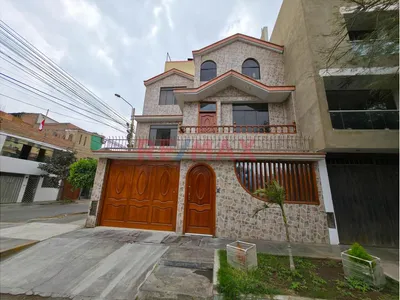 Venta Departamento Dúplex En Los Olivos | 1Er Piso + Cochera | Cerca Av. Universitaria