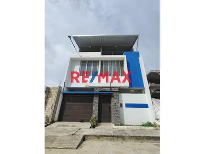 En Venta: Casa De 3 Psiso Con Piscina En Condominio San Borja- Tarapoto