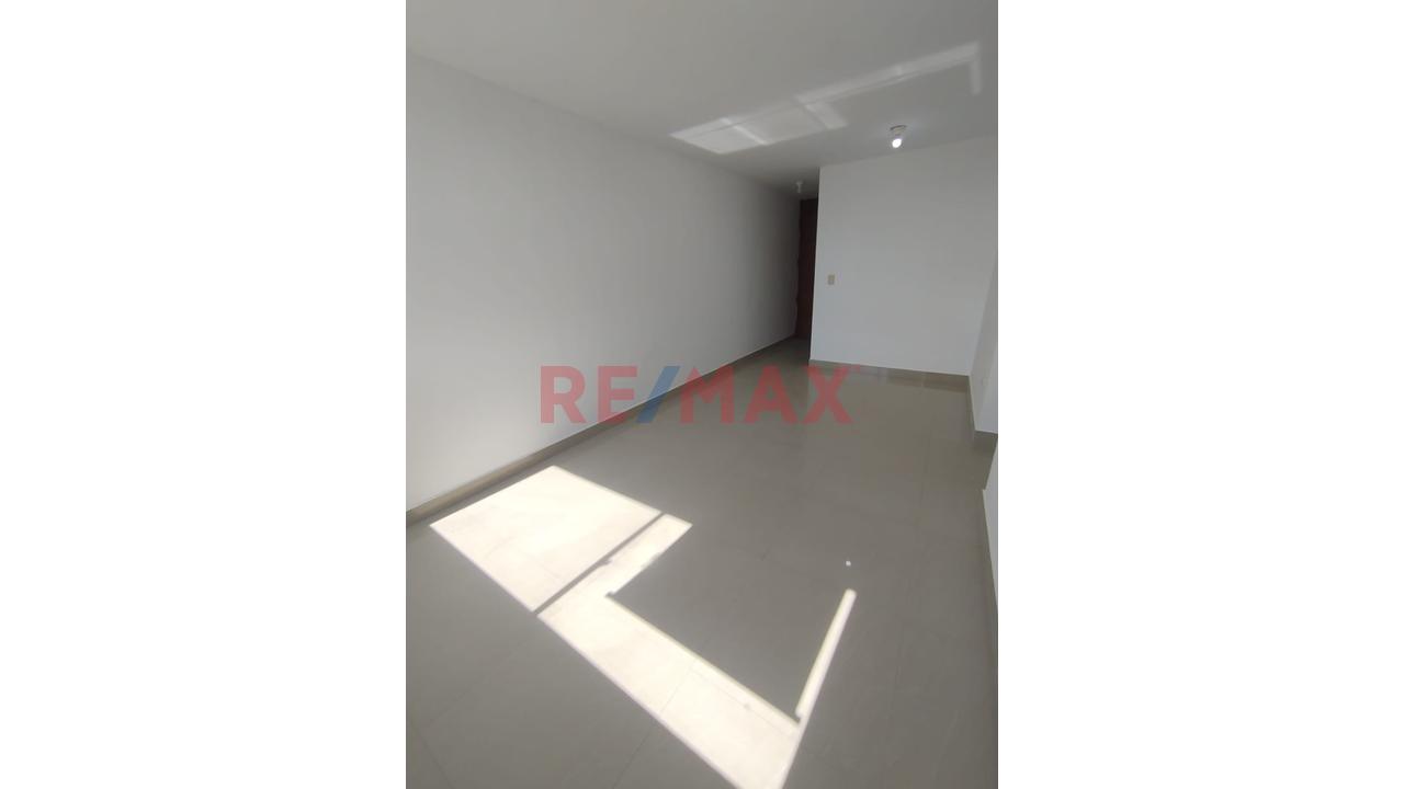 Venta De Departamento Remodelado En Cond.Parques De Piura