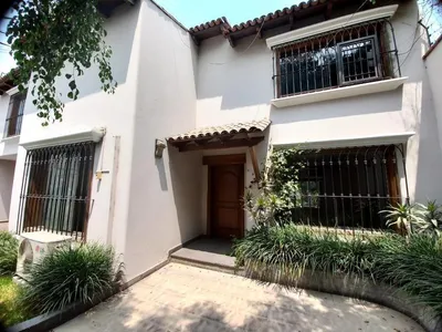 Venta de Casa en Santiago de Surco - Lima 6 Dormitorios