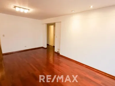 Venta de Departamento en Santiago de Surco - Lima 4 Dormitorios