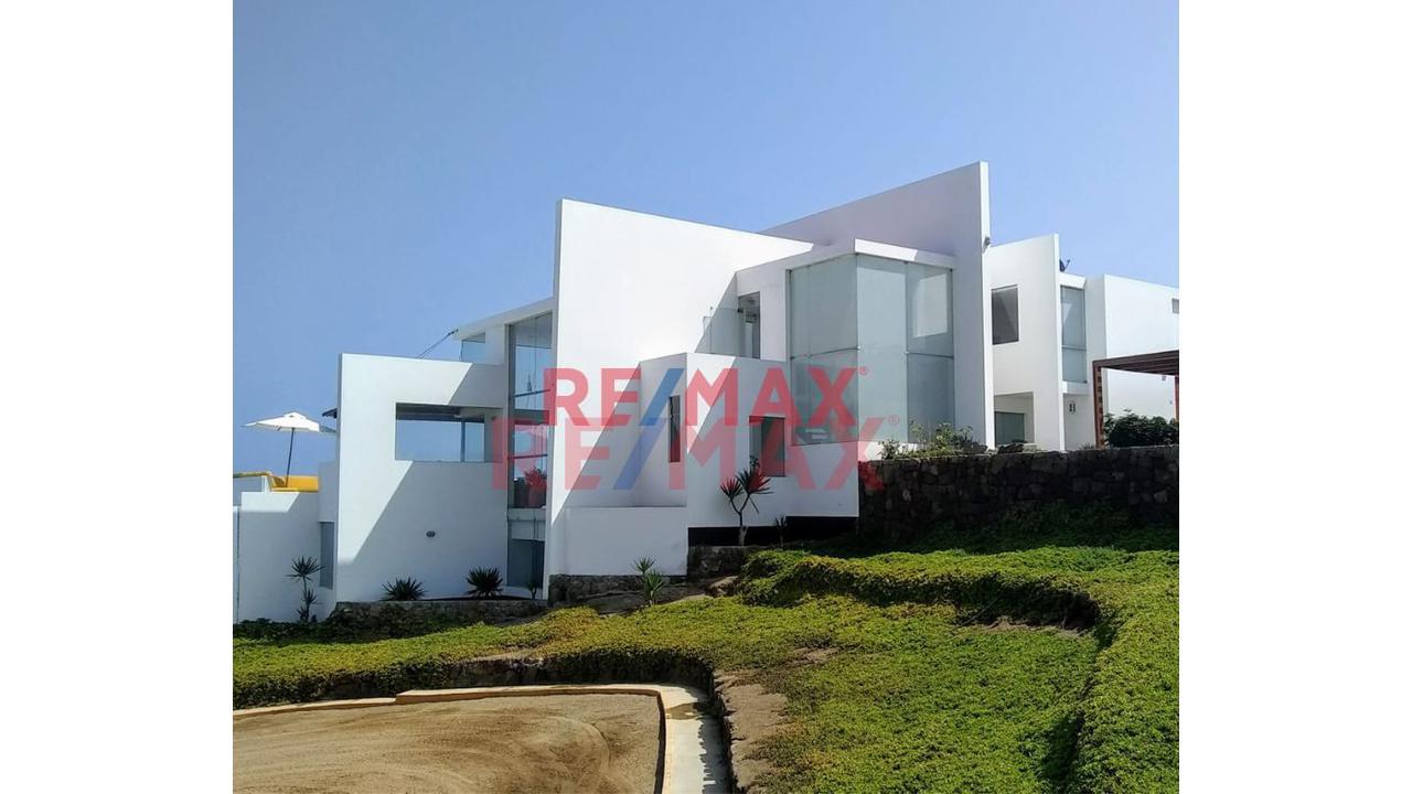 EXCLUSIVA CASA EN PLAYA EL MISTERIO