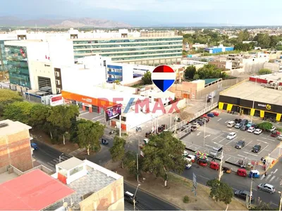 Se Vende Amplia Casa Comercial En Esquina En El Corazón De Ica