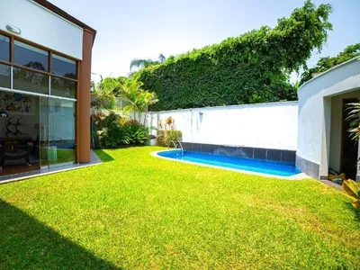Venta de Casa en Santiago de Surco - Lima 5 Dormitorios