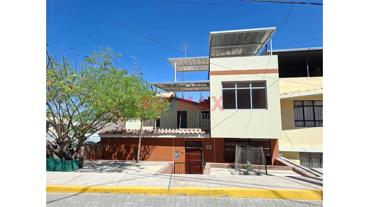 Casa En Venta Av. Principal - Jacobo Hunter